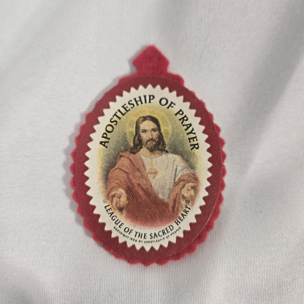 Vtg Sacred Heart Jesus Badge Apostleship Prayer Catholic Scapular 1959 Design